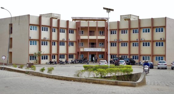 Maison_de_l'enseignant_à_l'Université_d'Abomey-Calavi-Bénin (1)